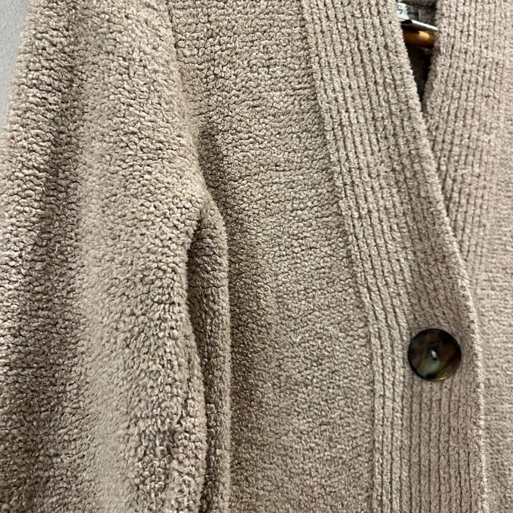 Cambridge Tan dry goods plush snap closure cardigan size Small - Picture 4 of 8
